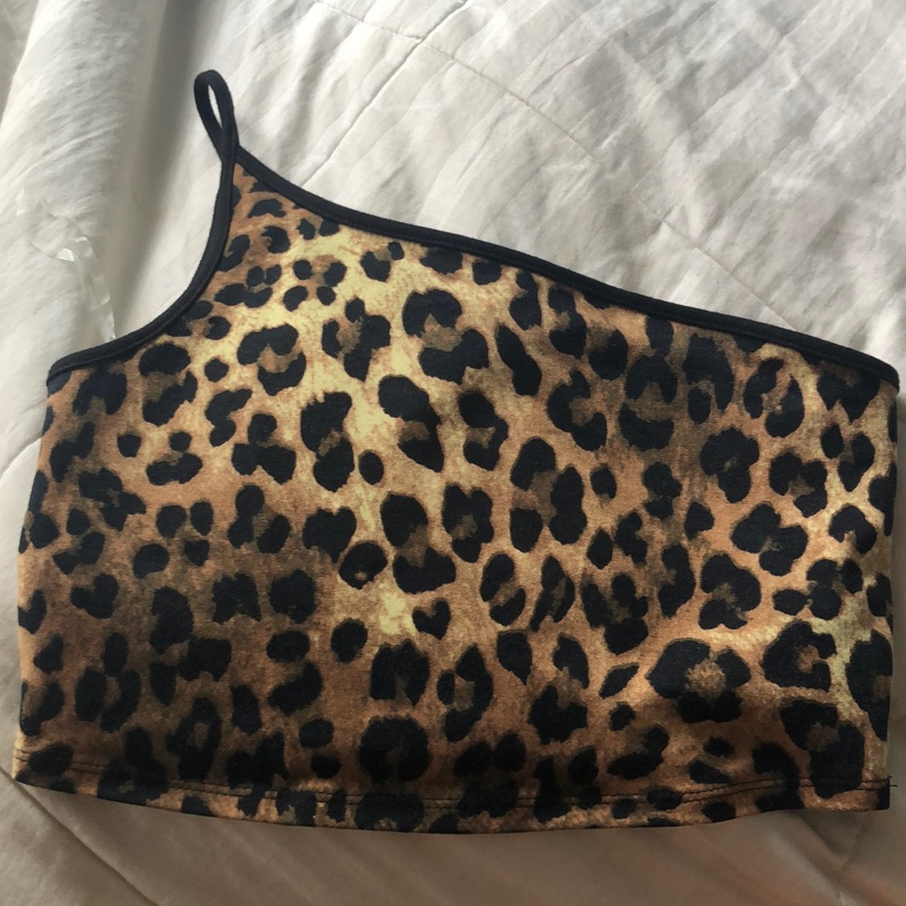 one shoulder cheetah print crop top